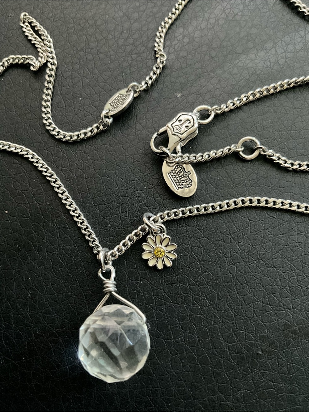 Juicy Couture Vintage EUC Silver Daisy Necklace with Clear Crystal Sphere